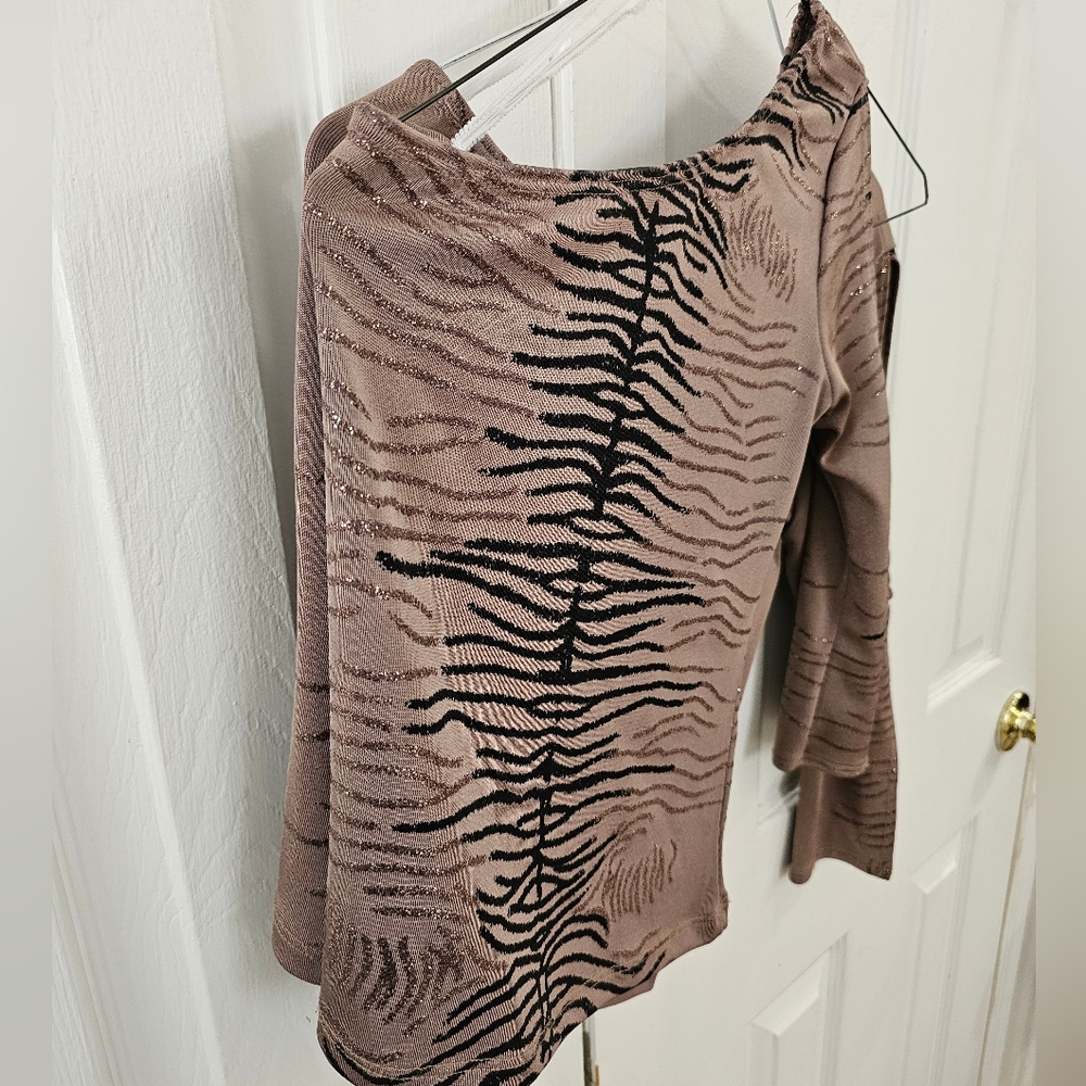 1 shoulder animal design top - Picture 7 of 7